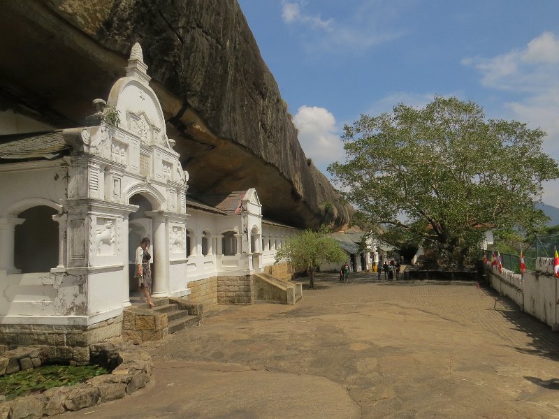 B (107) Outside the Dambulla Caves.JPG